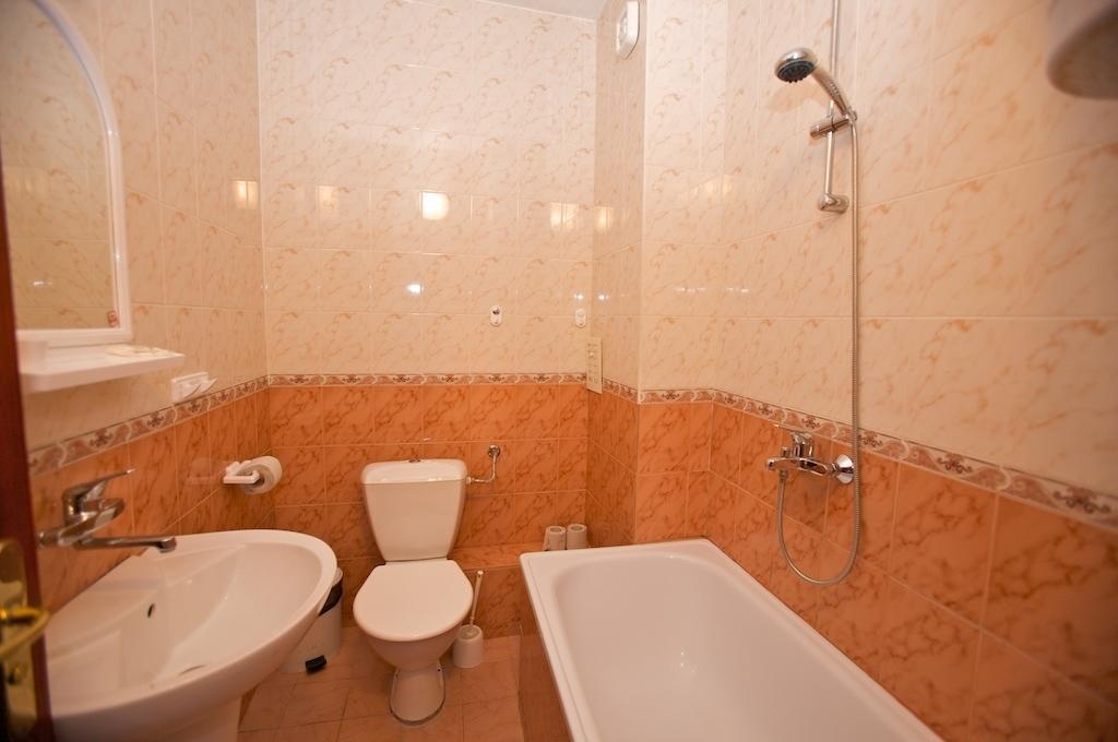 Семеен Хотел Елена Палас Nesebar Ngoại thất bức ảnh