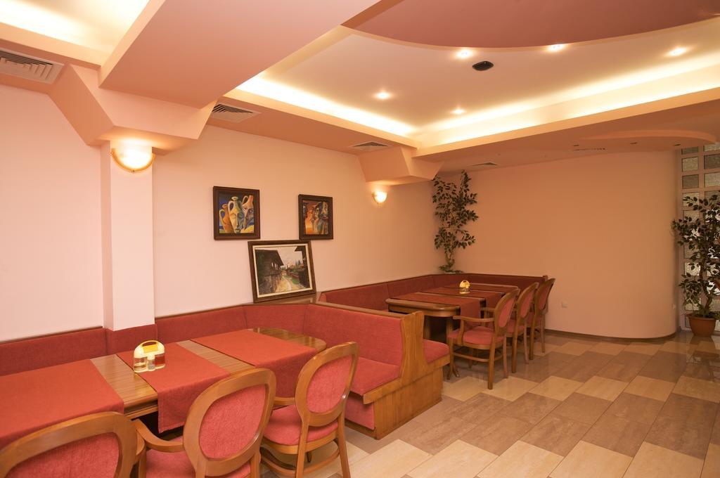 Семеен Хотел Елена Палас Nesebar Ngoại thất bức ảnh