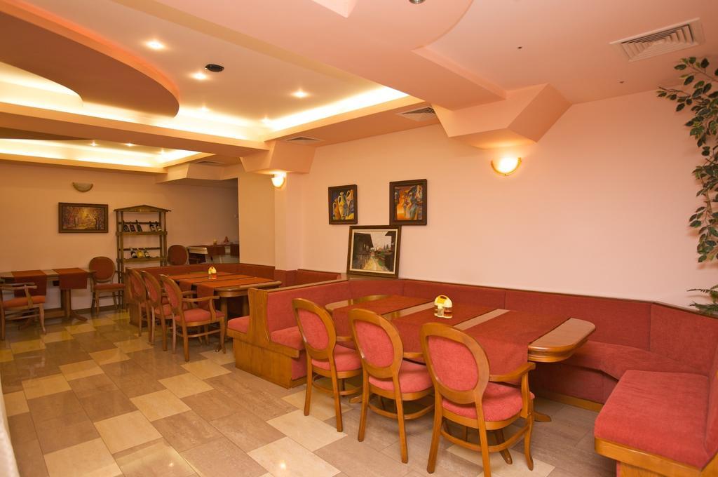 Семеен Хотел Елена Палас Nesebar Ngoại thất bức ảnh